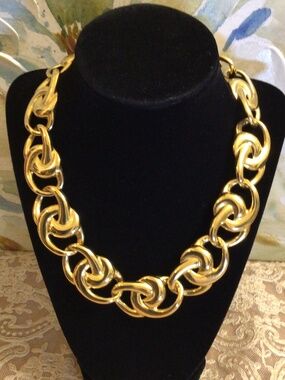 VTG Gold Tone Statement Infinity Chunky Choker Necklace with Toggle Clasp